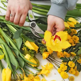 Bouquet fleuriste jaune Titre «CityFlowers» en Belgique»