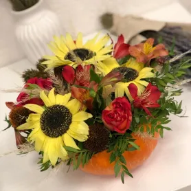 Composition avec des tournesols Titre «CityFlowers» en Belgique»