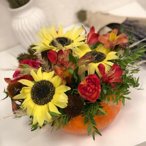 Composition avec des tournesols от интернет-магазина «CityFlowers» в }