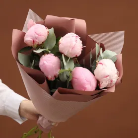 Monobouquet de pivoines "Velours" Titre «CityFlowers» en Belgique»