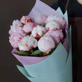 Bouquet "Compliment pivoine" Titre «CityFlowers» en Belgique»