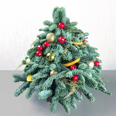 Flower arrangement Fluffy Spruce от интернет-магазина «CityFlowers» в }